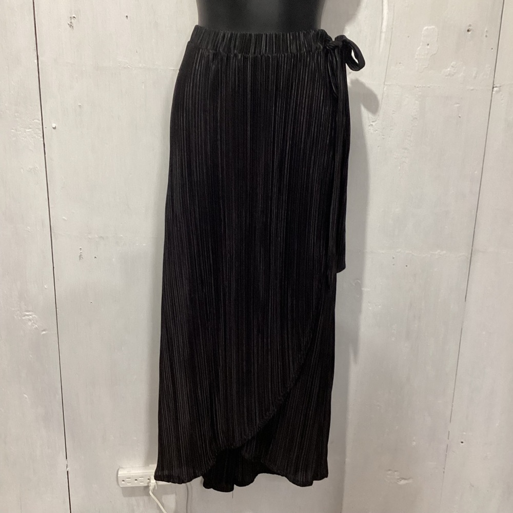 GREEN ENVELOPE MIDI BLACK CREPE SKIRT SIZE L. NWT